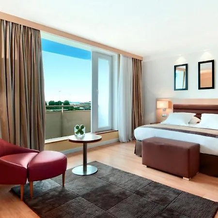 Hilton Paris Airport ホテル 4*